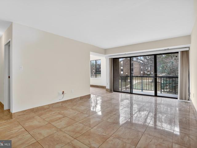 9718 Kingsbridge Dr, Unit 103, Fairfax, VA 22031 | MLS #VAFX2291