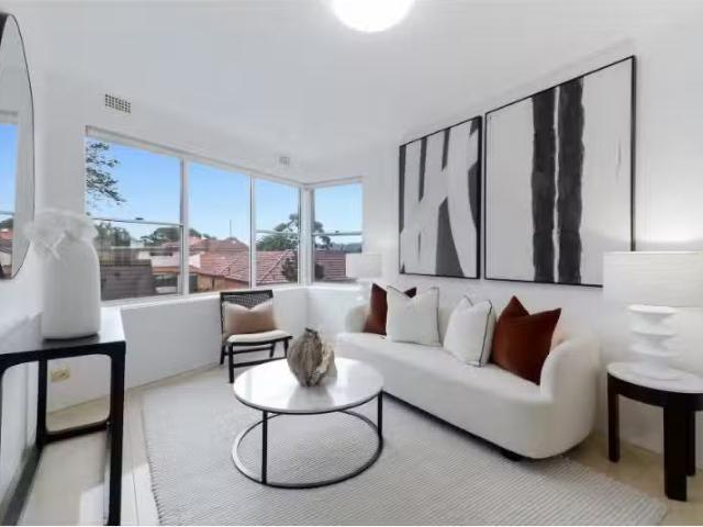 9/71 Avenue Road, Mosman Apartment for rent Listed by Tobias.