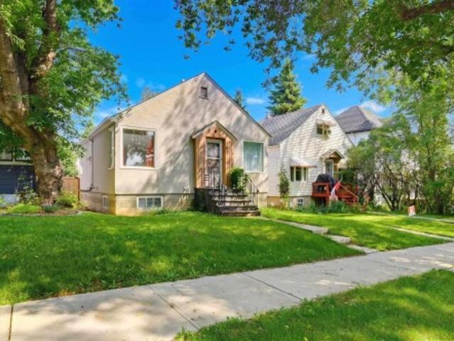 9728 89 Avenue Nw, Edmonton, AB, T6E 2S2 house for sale | Listing ID E4503 | Royal LePage