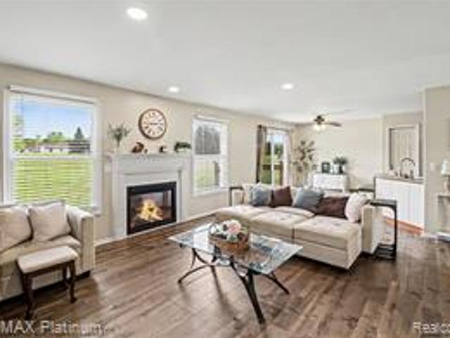 9731 Fountain Lane
