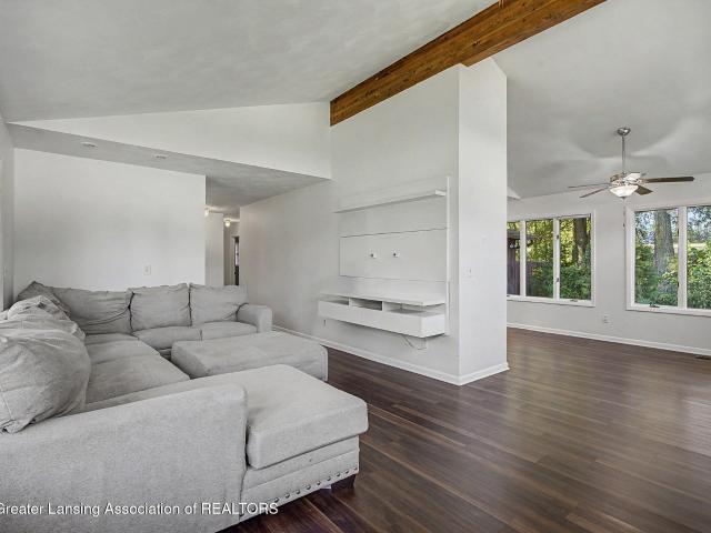 9731 Riverside Drive