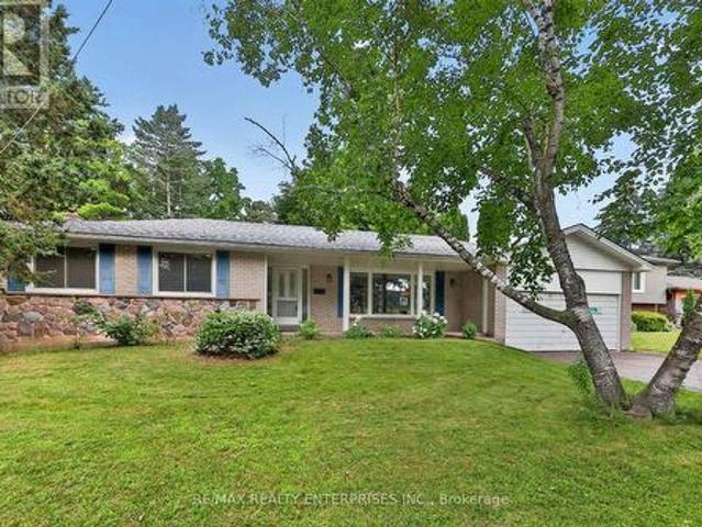 975 Cresthampton Lane, Mississauga, ON, L5H 2X2 house for sale | Listing ID W13563 | Royal LePage