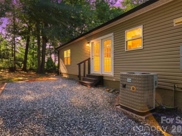 975 Jay Burke Road