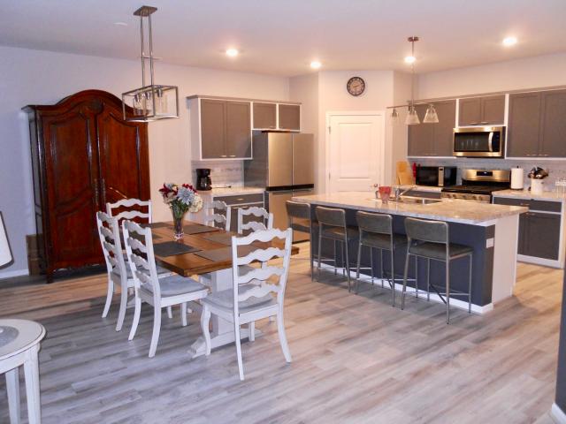 979 Crestview Lane