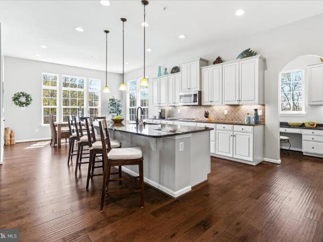 9807 Accipiter Court