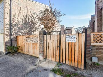 9800 Pagewood Ln, Unit 2108, Houston, TX 77042 | MLS #10987