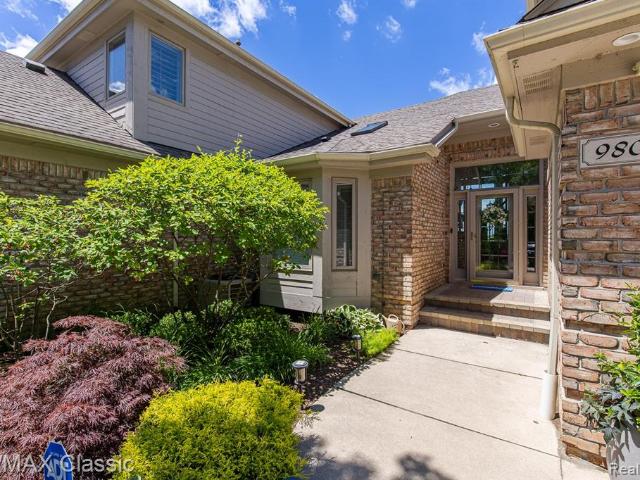 980 Sunset Drive
