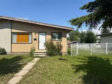 9814 87 Park Avenue, Grande Prairie, AB, T8V 0E1 house for s.