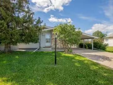 9823 96 Avenue, Grande Prairie, AB, T8V 0L8 house for sale.
