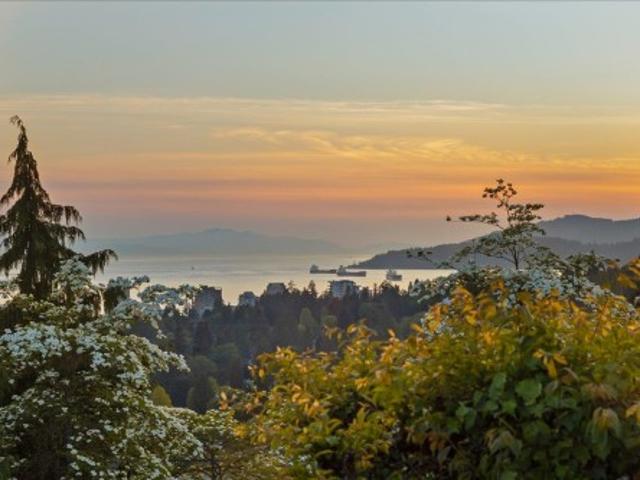 982 Braeside Street, West Vancouver, BC, V7T 2K8 house for sale | Listing ID R3157 | Royal LePage