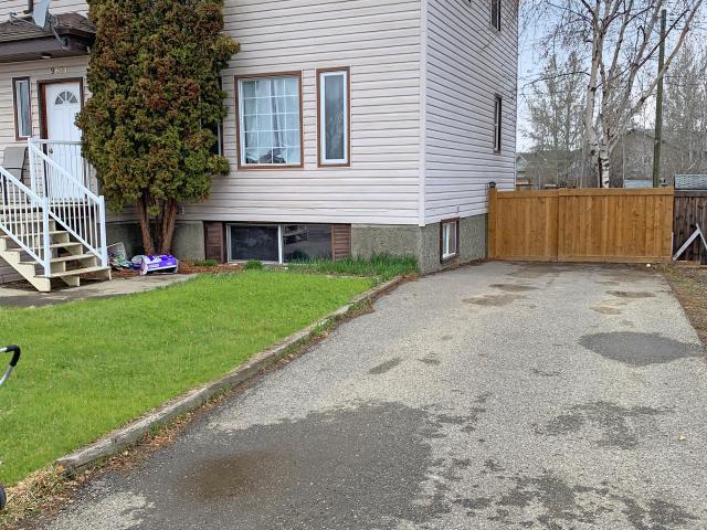 9831 B 100A Avenue Sexsmith AB T0H 3C0