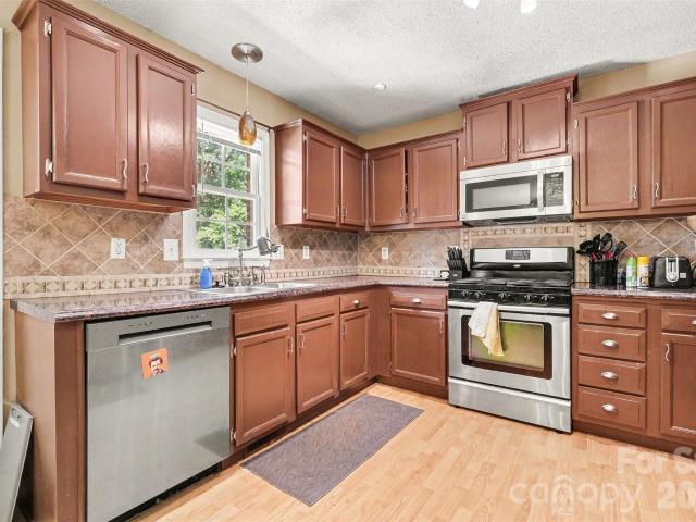 983 Farmington Court