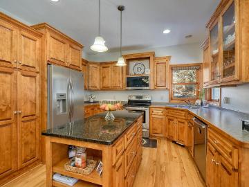 984 Carver Bluffs Parkway