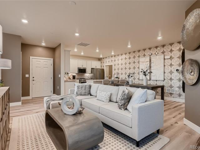 984 W 128th Place
