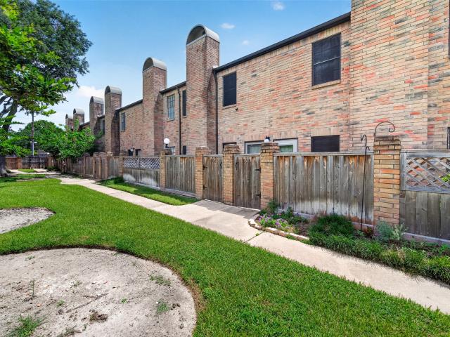 9850 Pagewood Lane 807