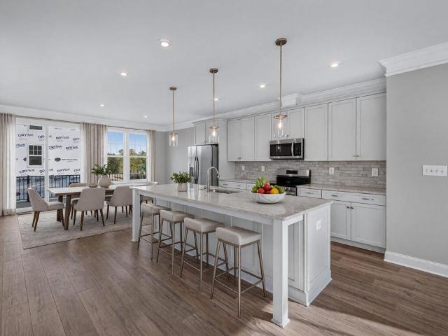 985 Belvedere Blvd