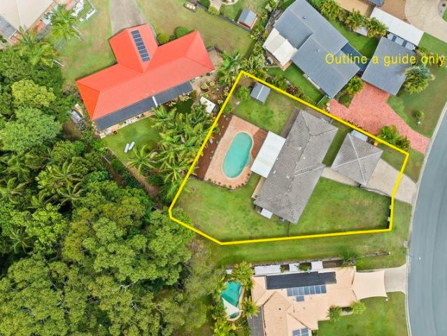 985msq block backing onto reserve with room for shed !