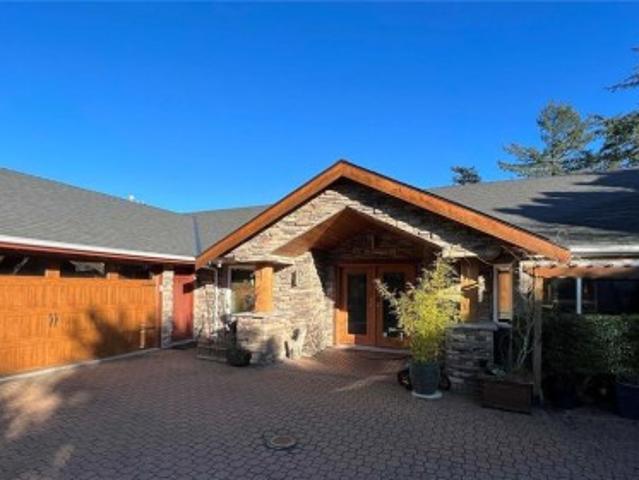 986 Seapearl Pl, Saanich, BC, V8Y 2X3 house for sale | Listing ID 1042 | Royal LePage