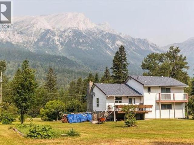 9878 Victoria Street, Fernie, BC, V0B 1M5 house for sale | Listing ID 10395 | Royal LePage