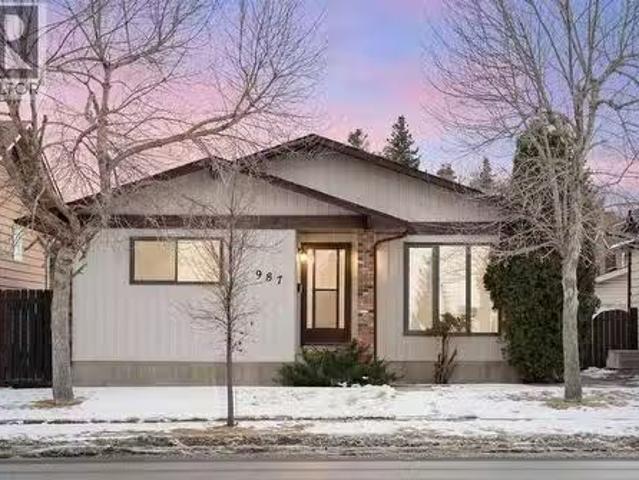 987 Berkley Drive Nw, Calgary, AB, T3K 1E3 house for sale L.