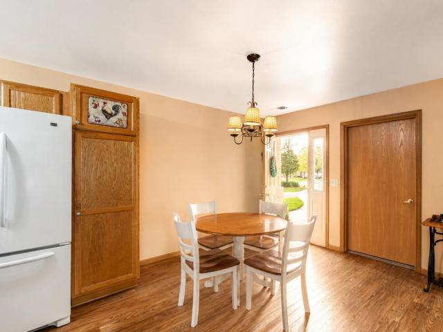 987 Roseland Dr, Unit #2