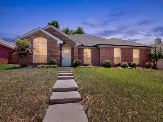 9881 Cambridge Dr, 3 beds, 2 full baths