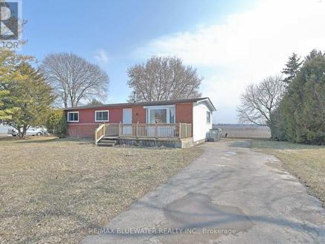 9897 Eric Street, Lambton Shores, ON, N0M 2N0 house for lease | Listing ID X13651 | Royal LePage