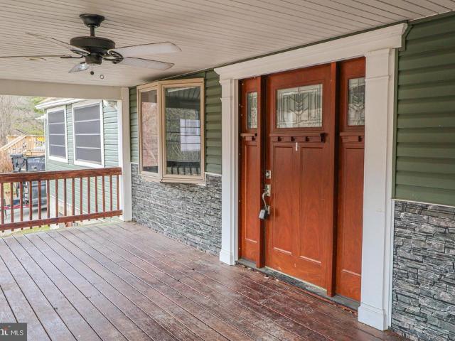 989 Blackhawk Road