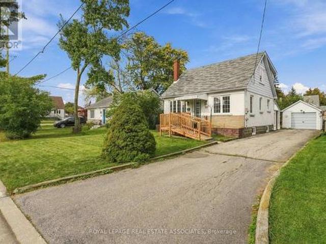 989 Pelham Avenue, Mississauga, ON, L5E 1L1 house for sale | Listing ID W13876 | Royal LePage