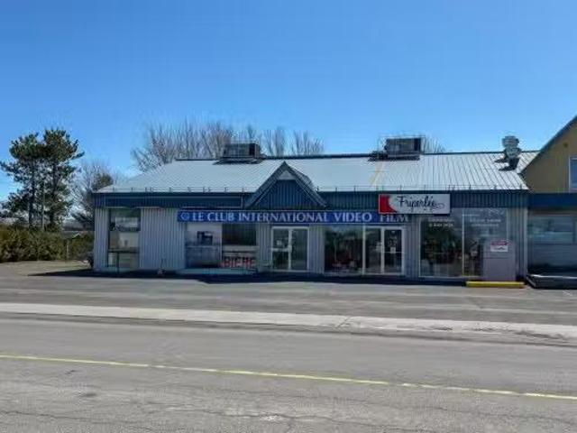 98 100 Grande Allée, Drummondville, QC, J2A 1M8 commercial.