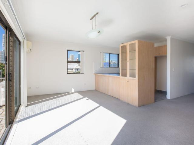 9/8 Weemala Street Surfers Paradise, QLD 4217