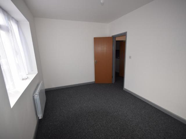 98 Bitterne road west, Southampton. Studio to rent £695 pcm £160 pw