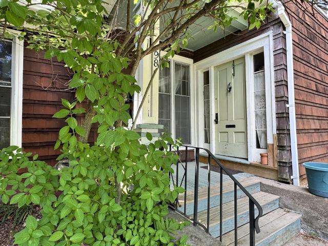 98 Conway Street
