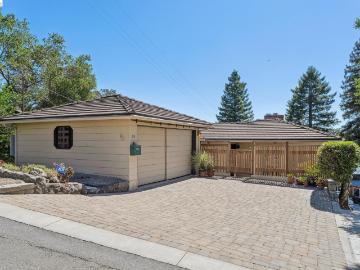 98 Fairlawn Dr