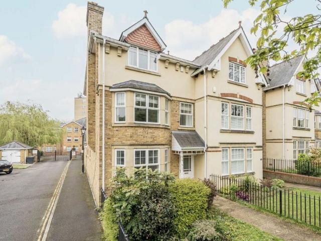 98 Kings Road, London, TW10 6EE, United Kingdom | 5 bed townhouse for rent #138147371 | Rentberry