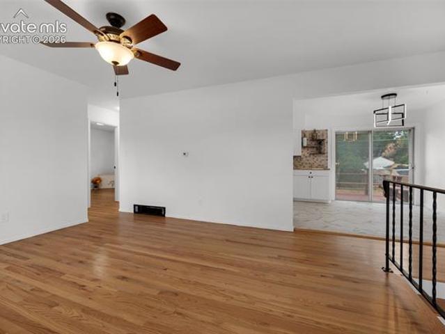 98 Landoe Lane