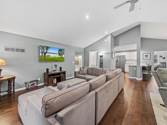 98 Lincoln Pkwy