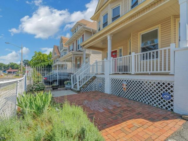 98 N 22Nd St