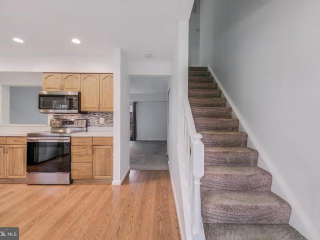 98 Saint Charles Square