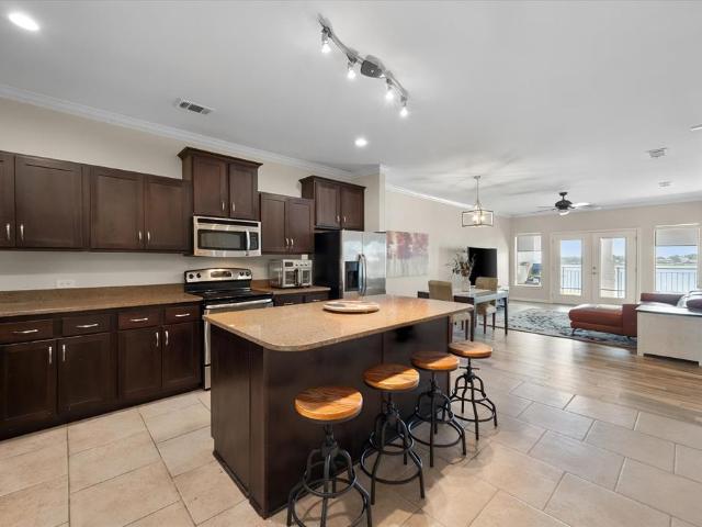 9900 Northshore Boulevard # 3304