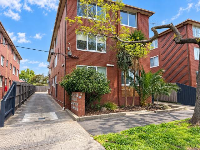 9/90 Dover Street, Flemington