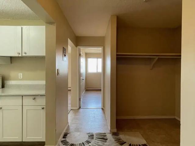 9916 156 Street Northwest