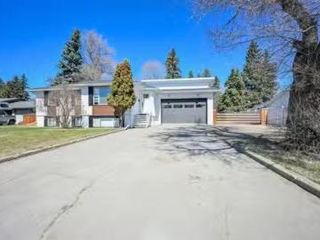 9910 105 Avenue, Grande Prairie, AB, T8V 1G9 house for sale.