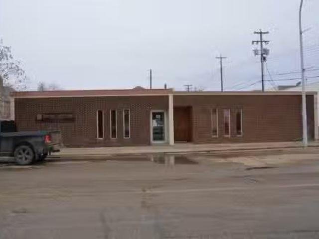 9910 97 Avenue, Peace River, AB, T8S 1S5 commercial for sale.