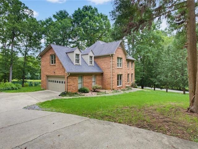 992 Lake Forest Court