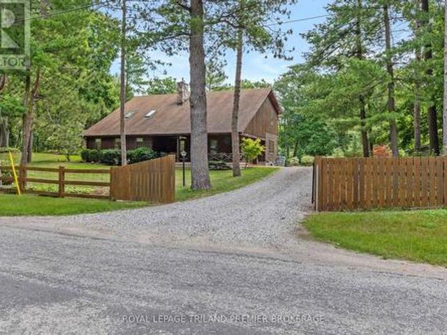 9936 Ontario Street, Lambton Shores Port Franks, ON, N0M 2L0 house for sale | Listing ID X13543 | Royal LePage