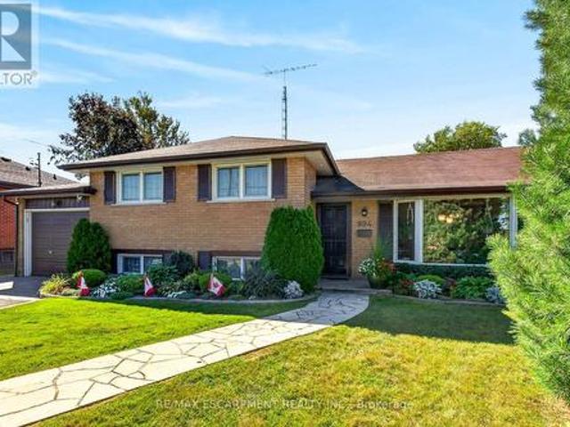 994 Barton Street, Hamilton, ON, L8E 5H3 house for sale | Listing ID X13829 | Royal LePage