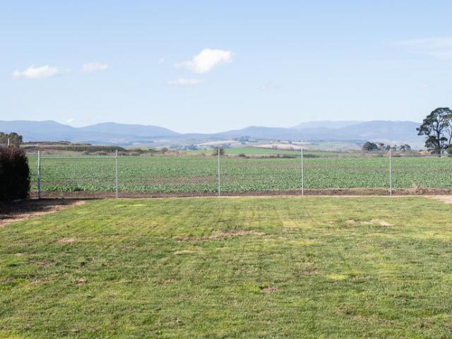 994m2 block breathtaking country views, just outside of the city Planning approval for 4 x bedroom/2 x bathroom home. Offers over $285,000.00