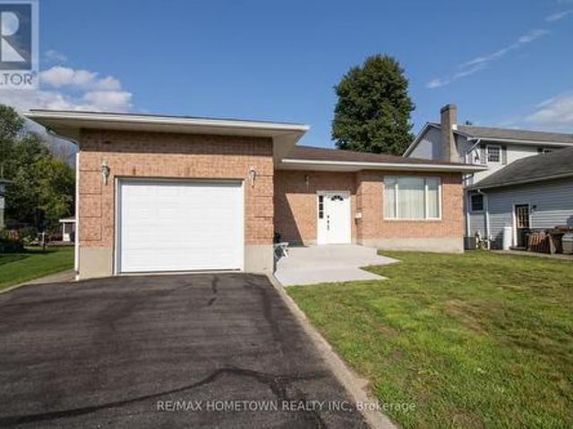 996 Massie Drive, Prescott, ON, K0E 1T0 house for sale | Listing ID X13670 | Royal LePage