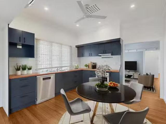 997 Logan Road, Holland Park West, QLD 4121